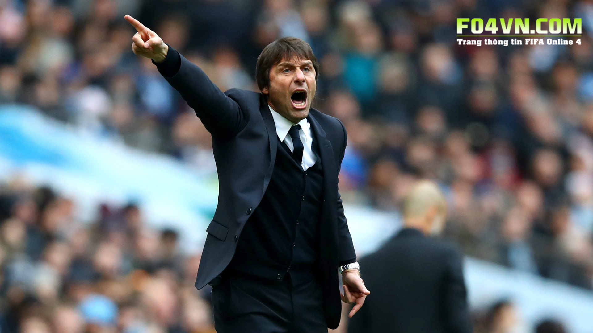 Sơ đồ 3-4-3 bao quát tuyến giữa của Conte